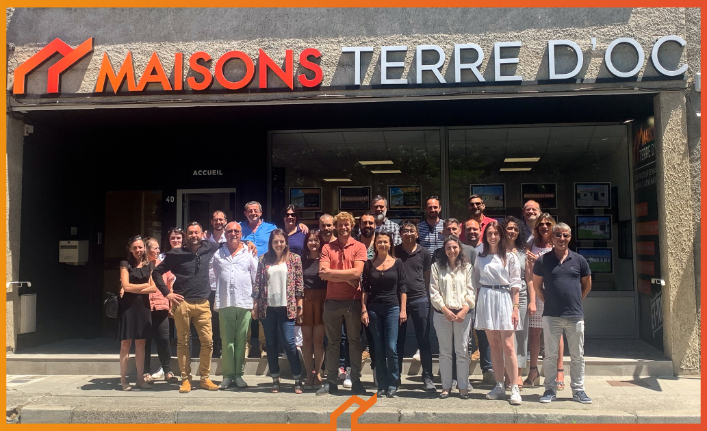 L'équipe Maisons Terre d'Oc devant l'agence de Revel.