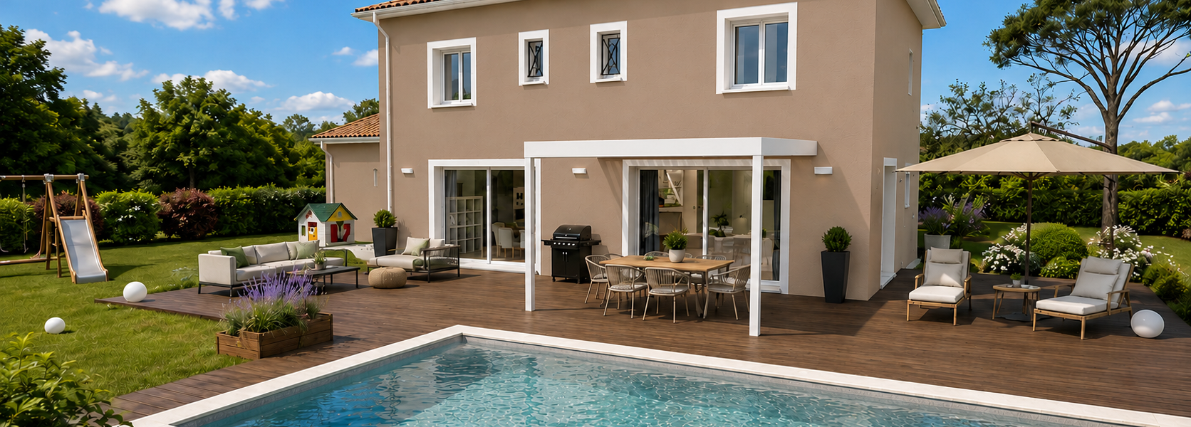 Façade arrière du modèle de maison Laura avec terrasse aménagée, jardin et piscine